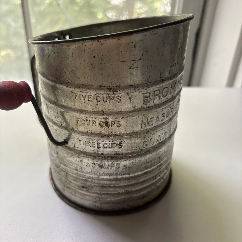 Vintage Bromwell's Measuring Sifter 5 Cup Flour Sifter Red Handle